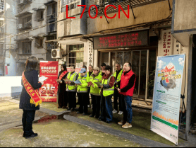 （图：中国人寿湖南省分公司环卫工人消保宣传活动现场）