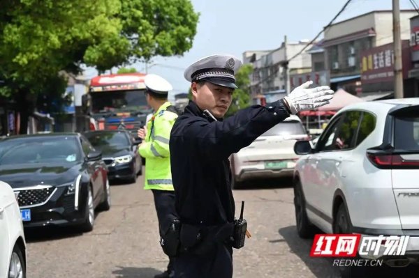 清明时节路畅人安 湘潭交警全力守护群众出行平安