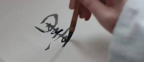 今晚CCTV8开播！40集大剧来袭，看完阵容我想说：值得熬夜追
