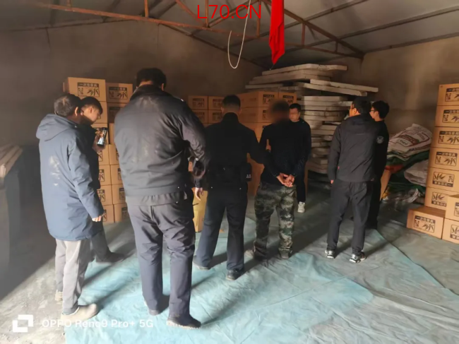 辽阳公安联合烟草部门端掉1处非法生产空烟管黑窝点 抓获6人