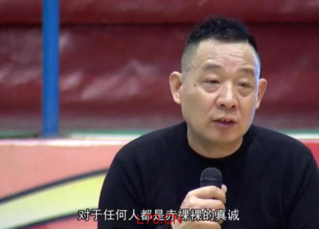 iPhone降价胖东来主动联系顾客退差价 真诚服务获赞