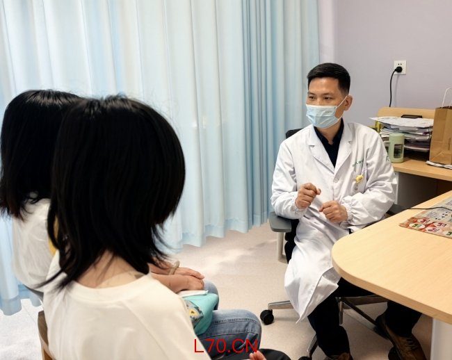 女孩腹痛一年原是经血“无路可走”