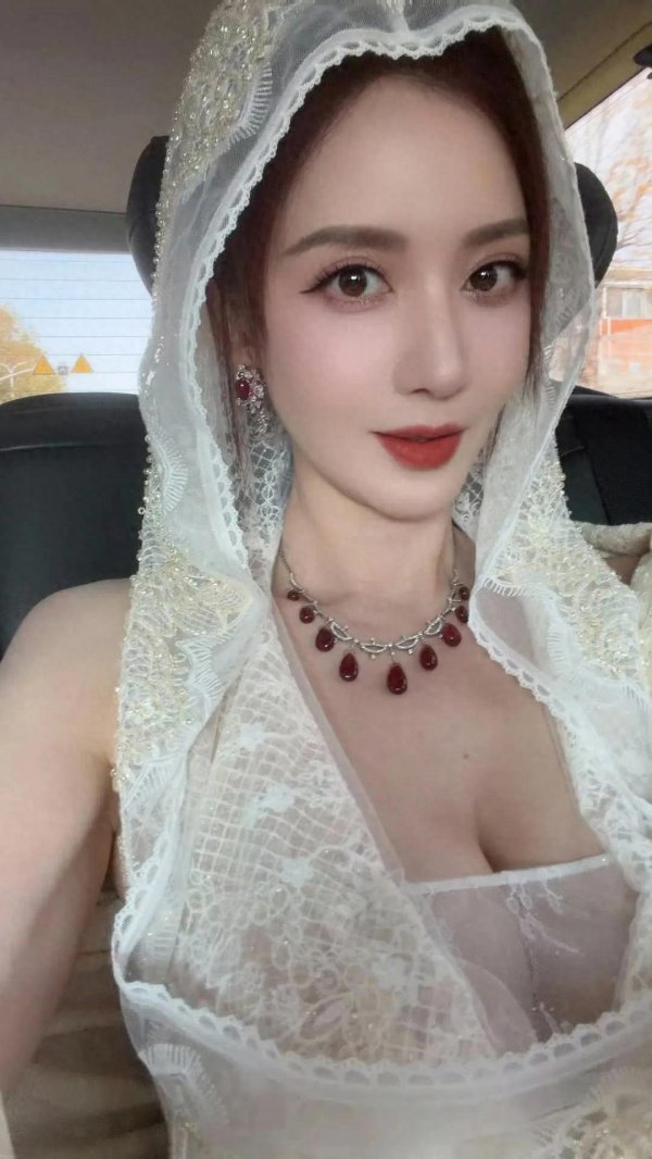张萌 看秀美照 身材依旧在线 状态略显疲态